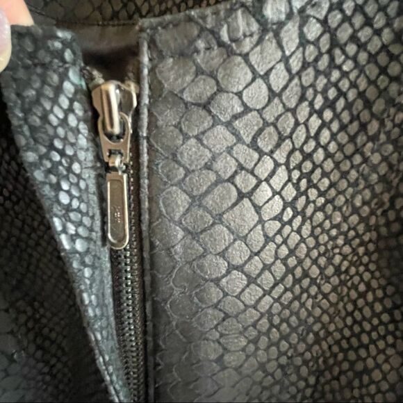 Alfani ~ Petites ~ Genuine Leather Jacket ~ Fully lined ~ size Small - Picture 5 of 9